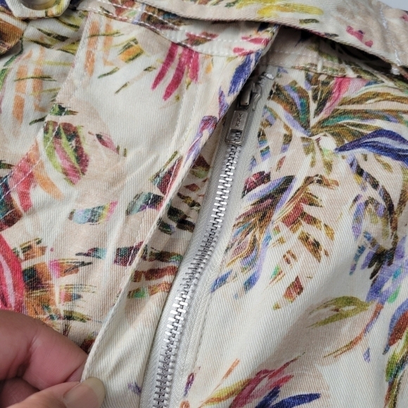 Chufy Luca High Waisted Tropical Leaf Printed Shorts - Picture 3 of 10